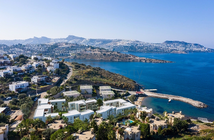 4+1 penthouse in a complex on the first coastline in the beautiful bay of Kucukbuk, Bodrum