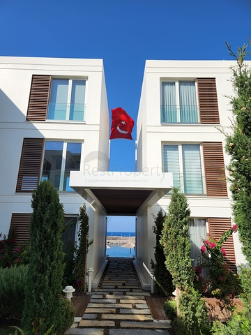 4+1 penthouse in a complex on the first coastline in the beautiful bay of Kucukbuk, Bodrum