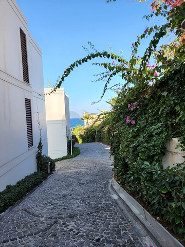 4+1 penthouse in a complex on the first coastline in the beautiful bay of Kucukbuk, Bodrum