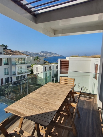 4+1 penthouse in a complex on the first coastline in the beautiful bay of Kucukbuk, Bodrum