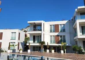 4+1 penthouse in a complex on the first coastline in the beautiful bay of Kucukbuk, Bodrum