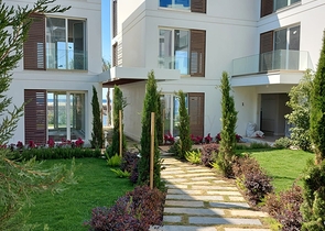 4+1 penthouse in a complex on the first coastline in the beautiful bay of Kucukbuk, Bodrum