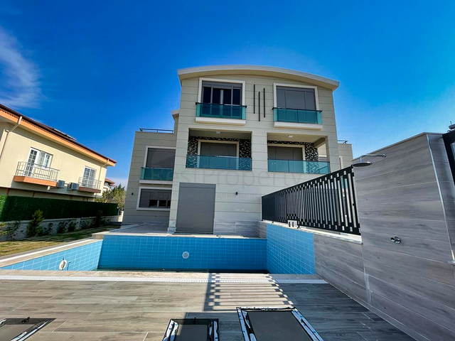 4 + 1 villas with private pool in Kadriye Belek
