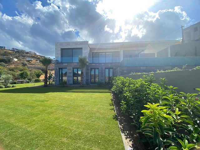 Comfortable and spacious villas with panoramic views!