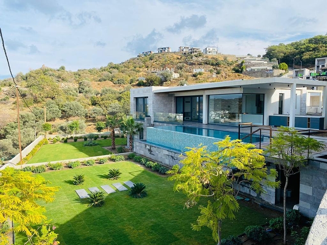 Comfortable and spacious villas with panoramic views!