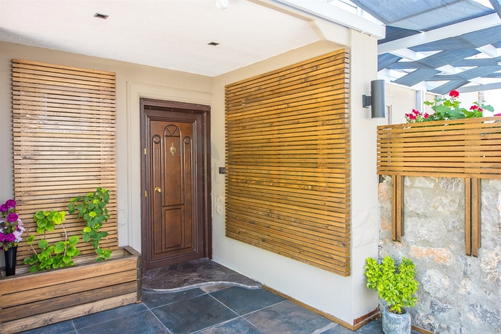 3 + 1 furnished villa with private pool in Ovajik Fethiye