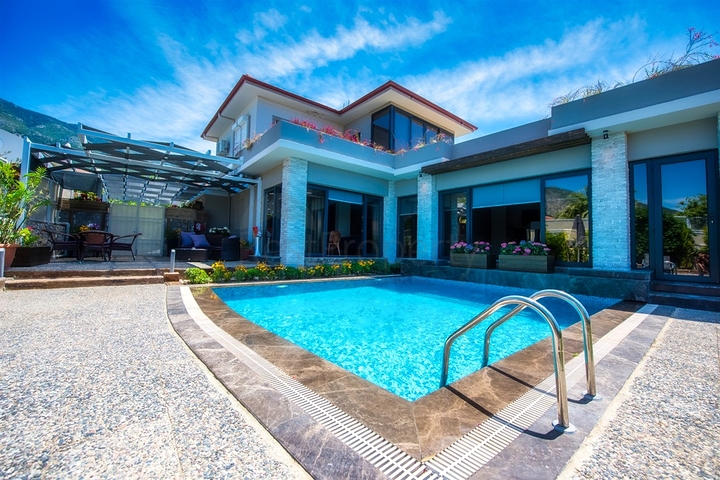 3 + 1 furnished villa with private pool in Ovajik Fethiye
