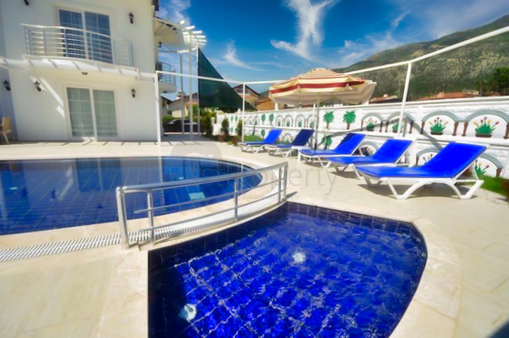 Spacious 6 + 1 villa with private pool in Fethiye