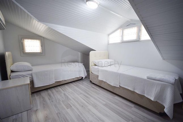 Spacious 6 + 1 villa with private pool in Fethiye