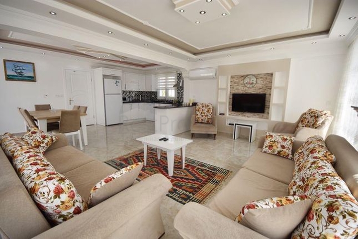 Spacious 6 + 1 villa with private pool in Fethiye