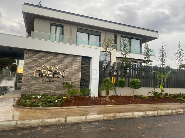 Investment project of 5 + 1 villas in the Doshemealti area of Antalya