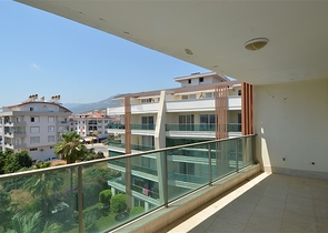 well Managed complex -3 bedroom Duplex -in Oba / Alanya 