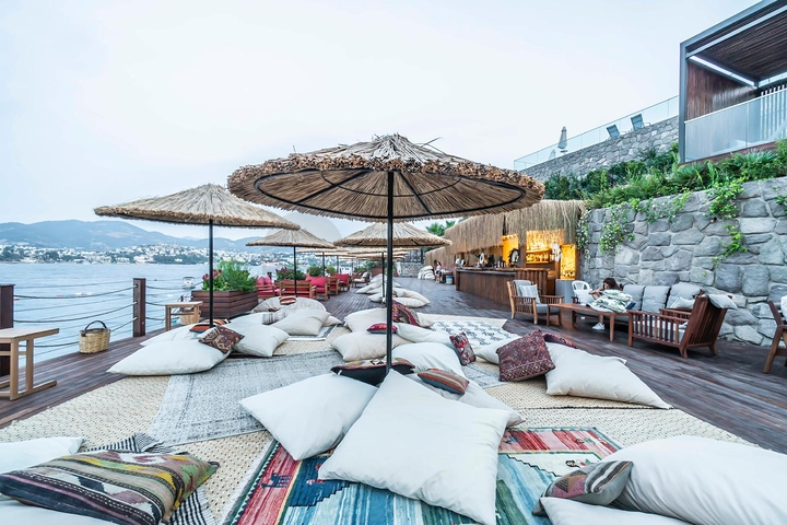 An elite complex with a hotel concept on the first coastline in Yalikavak district