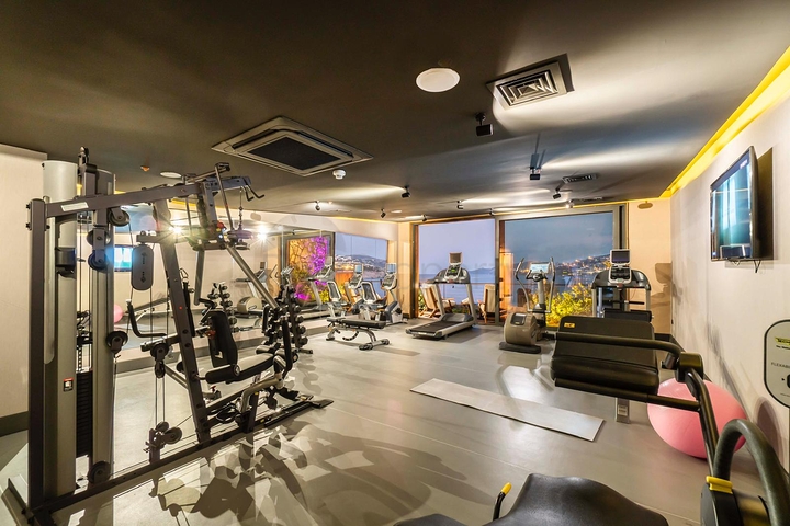 An elite complex with a hotel concept on the first coastline in Yalikavak district