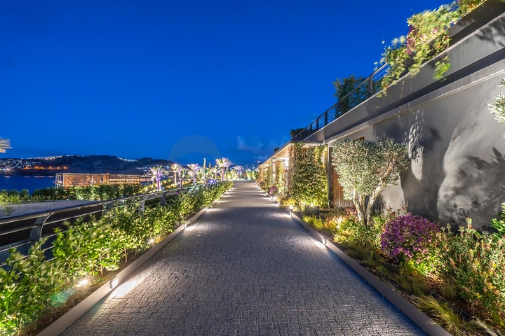 An elite complex with a hotel concept on the first coastline in Yalikavak district