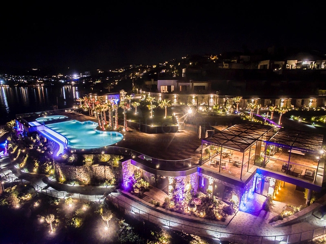 An elite complex with a hotel concept on the first coastline in Yalikavak district