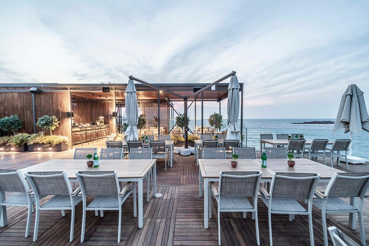 An elite complex with a hotel concept on the first coastline in Yalikavak district
