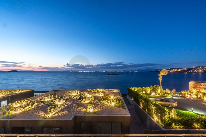 An elite complex with a hotel concept on the first coastline in Yalikavak district