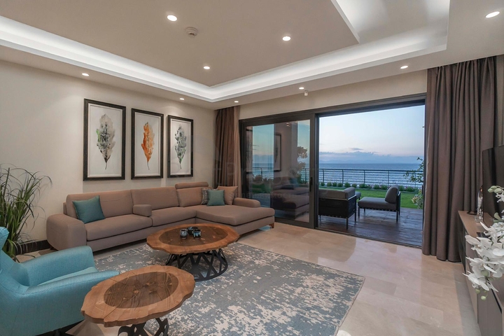 An elite complex with a hotel concept on the first coastline in Yalikavak district