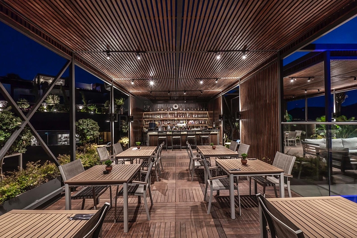 An elite complex with a hotel concept on the first coastline in Yalikavak district