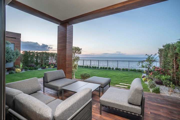 An elite complex with a hotel concept on the first coastline in Yalikavak district