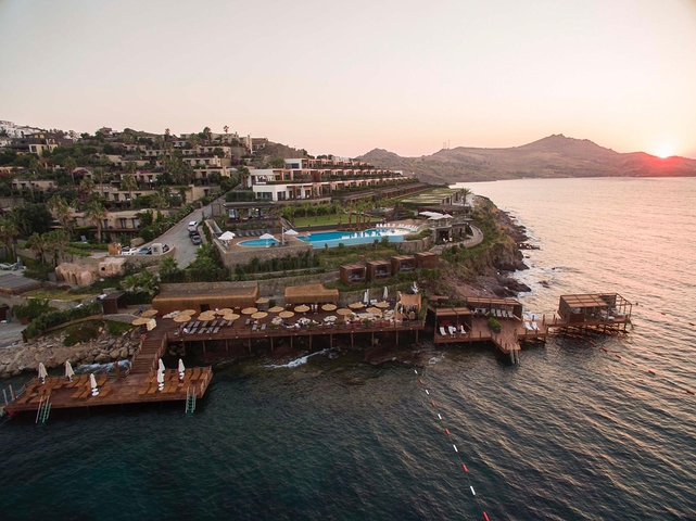 An elite complex with a hotel concept on the first coastline in Yalikavak district