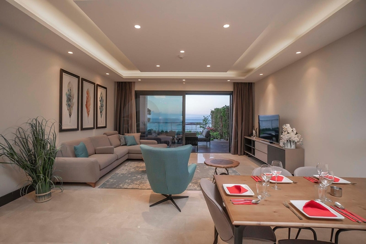 An elite complex with a hotel concept on the first coastline in Yalikavak district