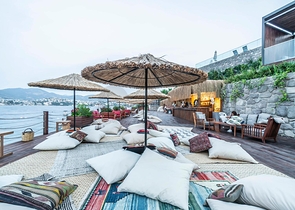 An elite complex with a hotel concept on the first coastline in Yalikavak district