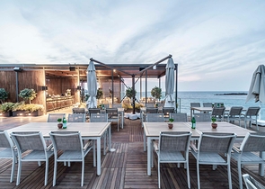 An elite complex with a hotel concept on the first coastline in Yalikavak district