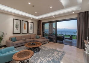 An elite complex with a hotel concept on the first coastline in Yalikavak district