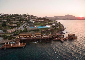 An elite complex with a hotel concept on the first coastline in Yalikavak district