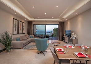 An elite complex with a hotel concept on the first coastline in Yalikavak district