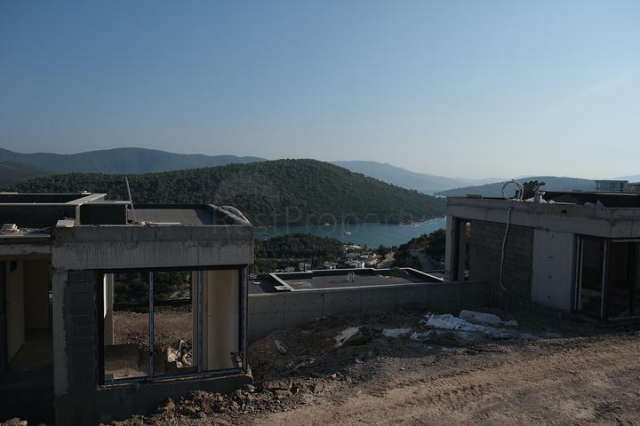 Eco-friendly villa complex with sea and forest views!