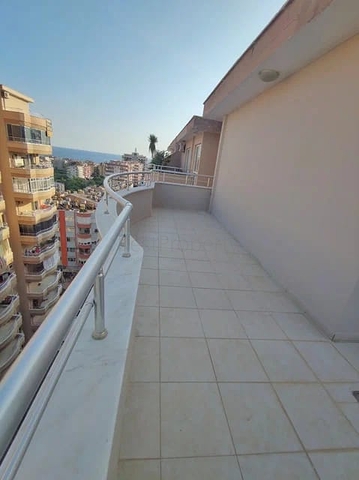 Five-room penthouse in Mahmutlar 