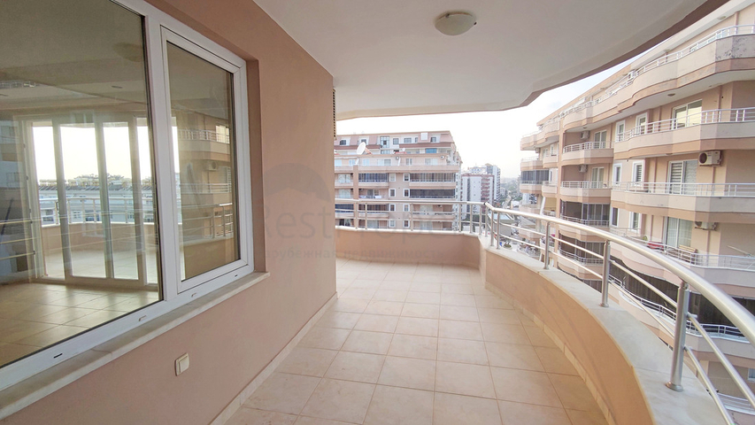 Five-room penthouse in Mahmutlar 