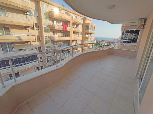 Five-room penthouse in Mahmutlar 