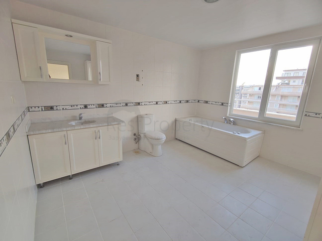 Five-room penthouse in Mahmutlar 