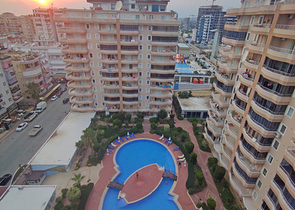 Five-room penthouse in Mahmutlar 