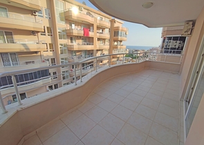 Five-room penthouse in Mahmutlar 