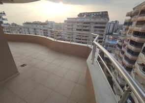 Five-room penthouse in Mahmutlar 