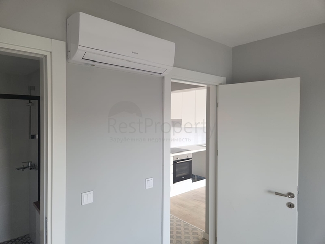 Comfortable 2+1 apartment in a complex with lake and mountain views in Bogazichi district