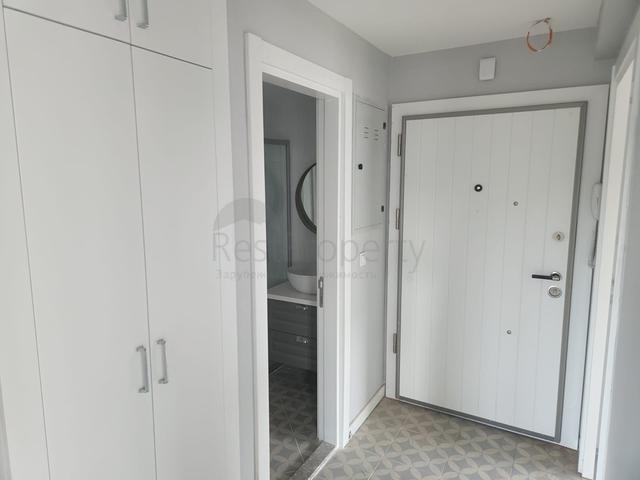 Comfortable 2+1 apartment in a complex with lake and mountain views in Bogazichi district