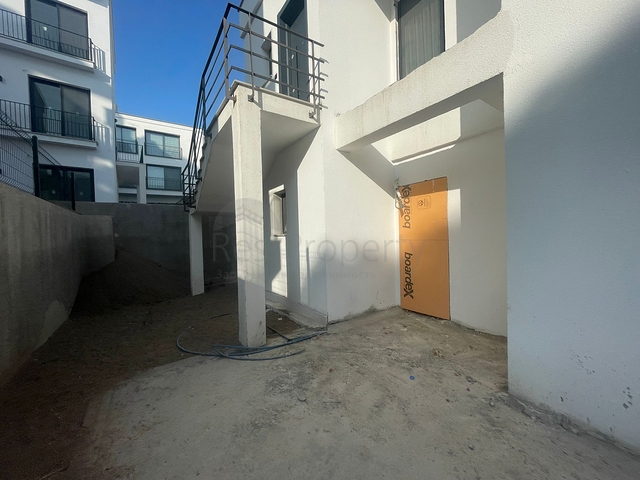 Comfortable 2+1 apartment in a complex with lake and mountain views in Bogazichi district