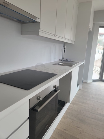 Comfortable 2+1 apartment in a complex with lake and mountain views in Bogazichi district