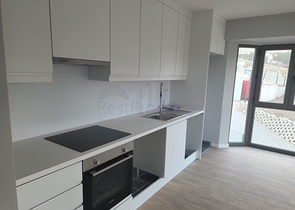 Comfortable 2+1 apartment in a complex with lake and mountain views in Bogazichi district