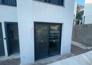 Comfortable 2+1 apartment in a complex with lake and mountain views in Bogazichi district