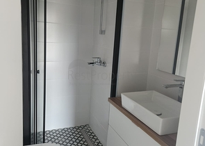 Comfortable 2+1 apartment in a complex with lake and mountain views in Bogazichi district