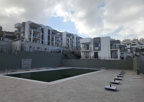 Comfortable 2+1 apartment in a complex with lake and mountain views in Bogazichi district