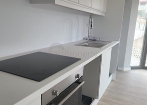 Comfortable 2+1 apartment in a complex with lake and mountain views in Bogazichi district