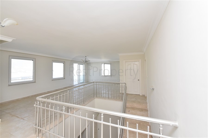 4+1 apartment with separate kitchen in Mahmutlar